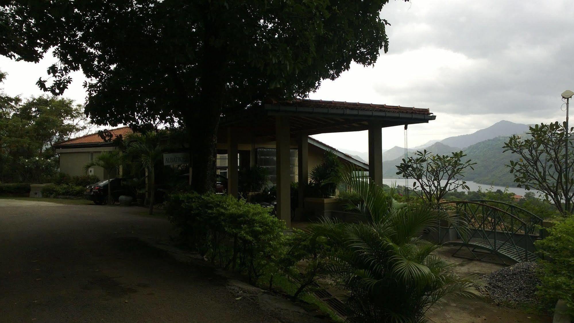 Albatross Boutique Villa Kandy Bagian luar foto