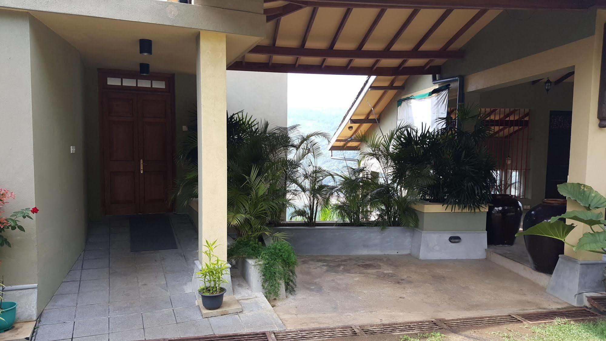 Albatross Boutique Villa Kandy Bagian luar foto