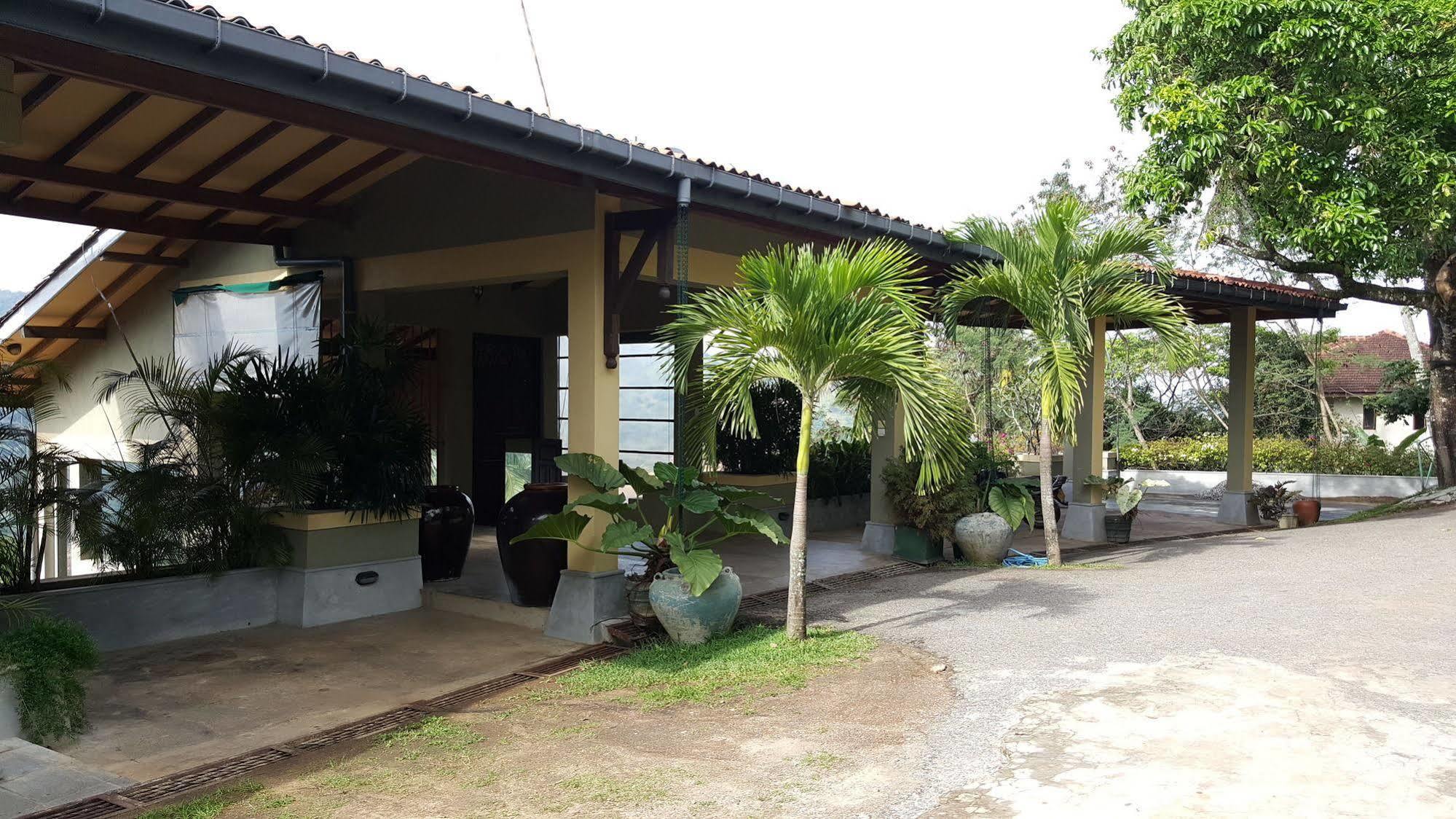 Albatross Boutique Villa Kandy Bagian luar foto