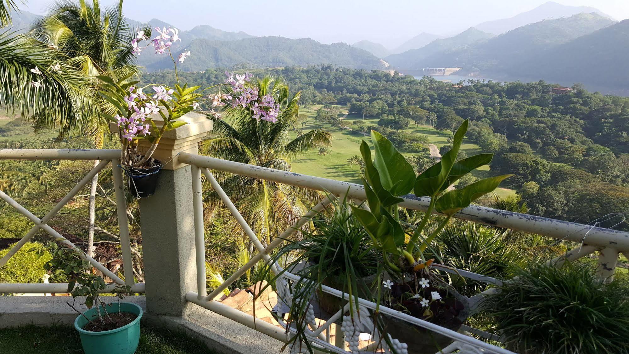 Albatross Boutique Villa Kandy Bagian luar foto